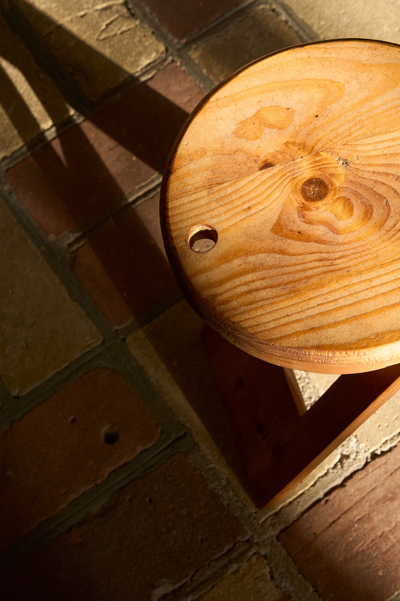 Small stool / side table in solid pine, Danish design from the 1970s.